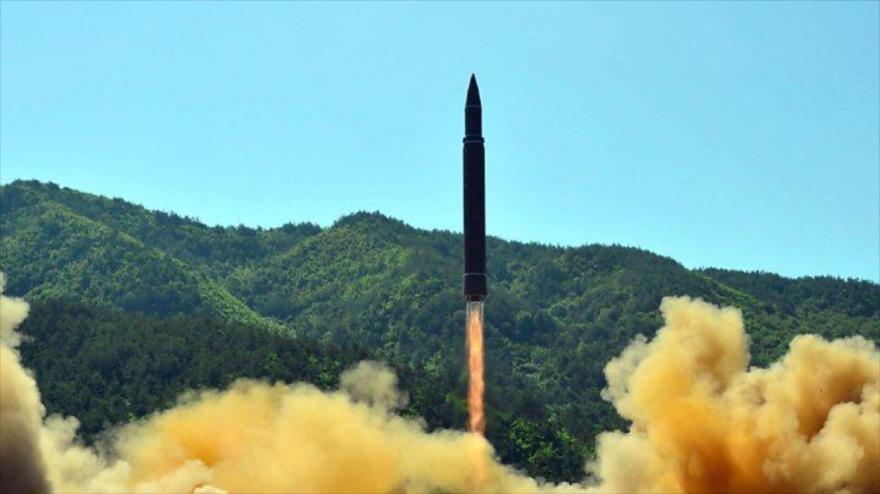 El momento del lanzamiento del misil balístico norcoreano Hwasong-14, 5 de julio de 2017.