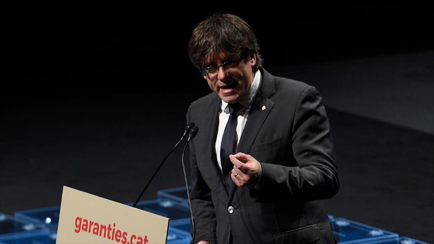 El presidente de la Generalitat, Carles Puigdemont, pronuncia un discurso en un evento en Cataluña, 4 de julio de 2017.