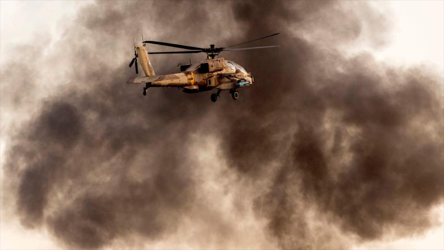 Un helicóptero AH-64 Apache israelí en una demostración aérea en la base Hatzerim en el desierto de Negev, 29 de diciembre de 2016.