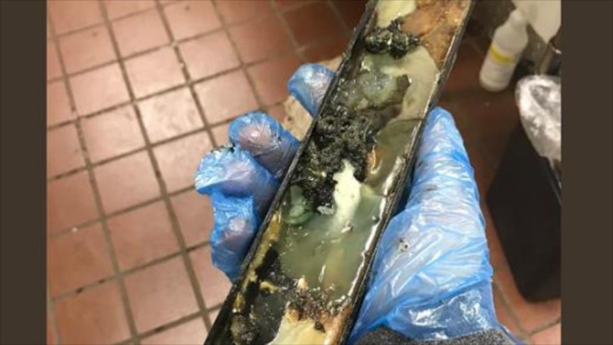 Imagen publicada por un exempleado de McDonald’s muestra dentro de la máquina de helados de la cadena de comida rápida estadounidense en Luisiana.