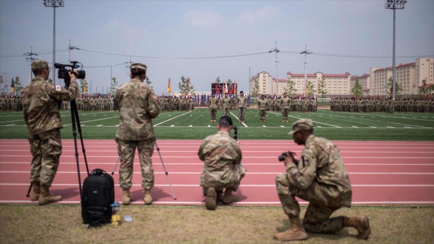 Los soldados estadounidenses participan en una ceremonia en el Camp Humphreys, en Pyeongtaek, 28 de junio de 2017.