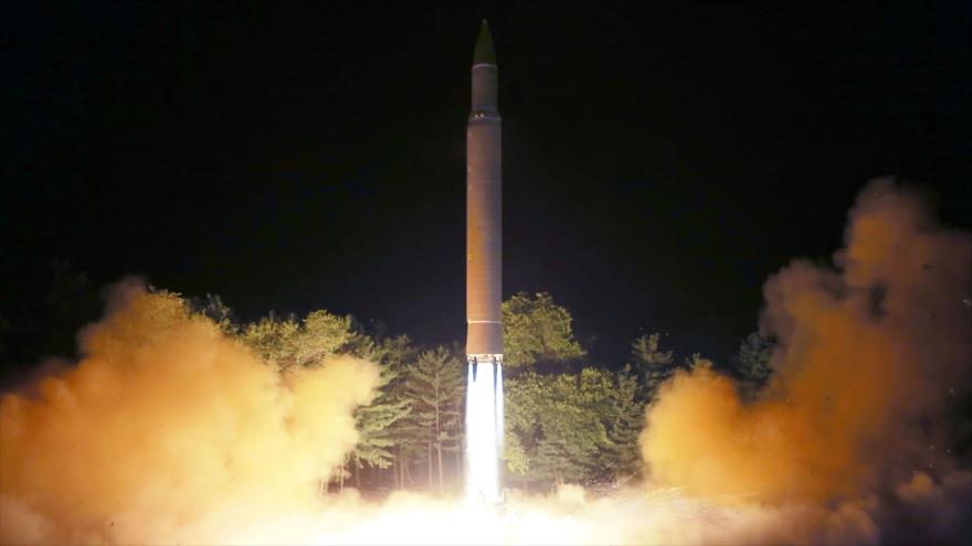El ensayo de un misil balístico intercontinental (ICBM, por sus siglas en inglés) en un lugar no declarado en Corea del Norte, del 28 de julio de 2017.