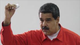 Maduro reta al ‘emperador Trump’ y deposita el primer voto