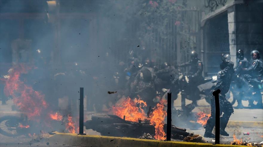 Vídeo: 4 militares venezolanos heridos por explosión de artefacto