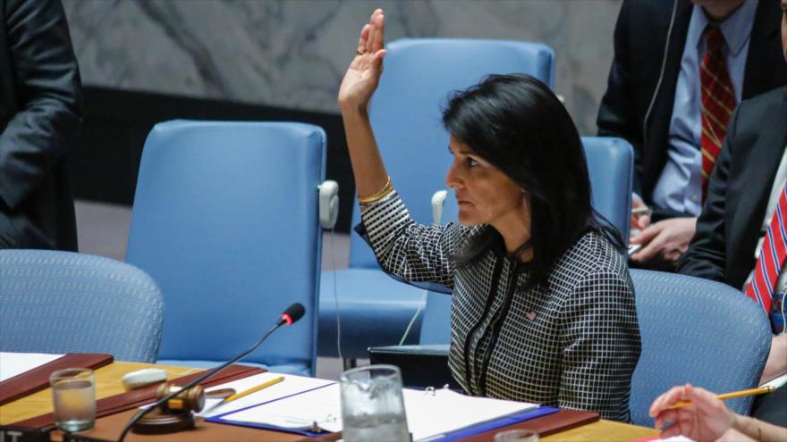 La embajadora de EE.UU. ante la ONU, Nikki Haley, participa en una votación del Consejo de Seguridad en Nueva York, 12 de abril de 2017.