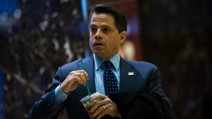 El exdirector de Comunicación de la Casa Blanca Anthony Scaramucci llega a la Torre Trump en Nueva York para visitar a Donald Trump, 2 de enero de 2017.