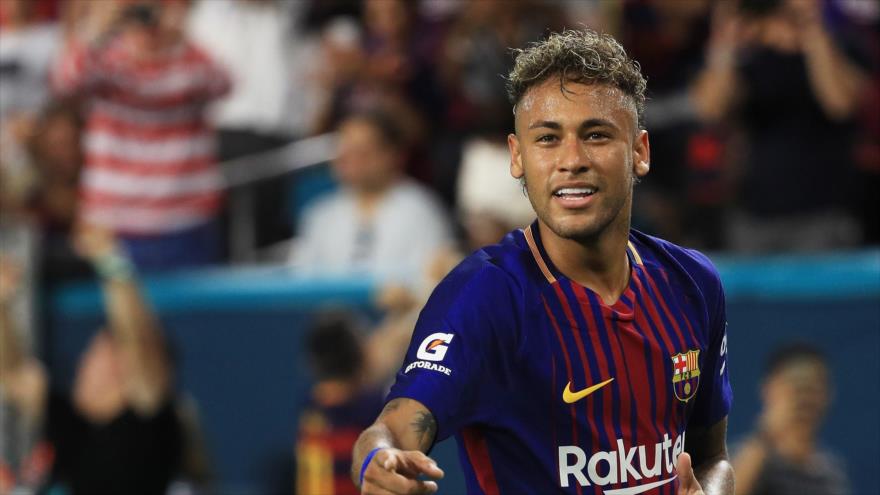 Neymar, jugador de Barcelona, reacciona en la segunda mitad del partido con el Real Madrid en el Hard Rock Stadium en Florida, 29 de julio de 2017.