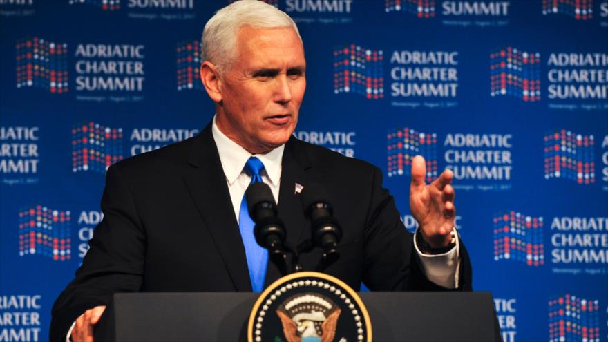 El vicepresidente estadounidense, Mike Pence, habla en la cumbre de la Carta del Adriático en Podgorica, capital de Montenegro, 2 de agosto de 2017.