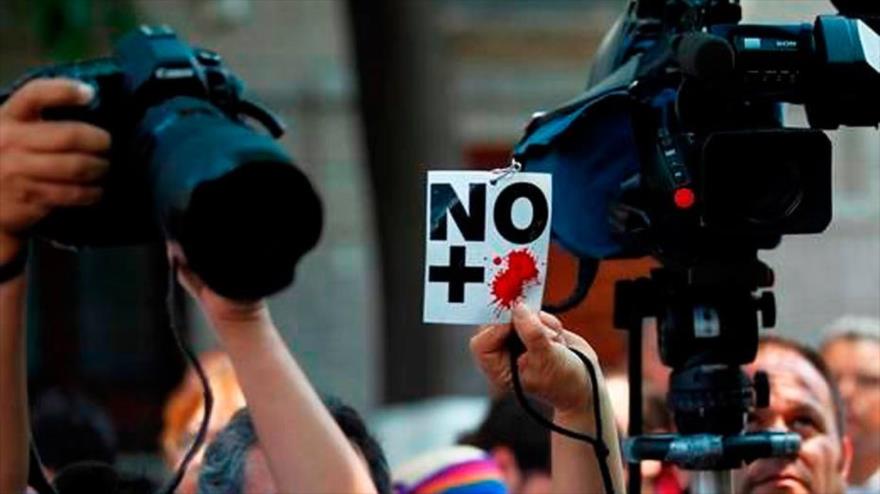 Periodistas muestran su rechazo a la violencia en contra de su profesión.