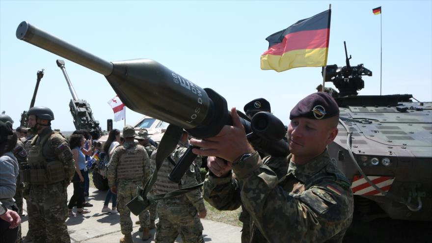 Los soldados alemanes se preparan para la ceremonia de apertura del ejercicio militar multinacional Noble Partner 2017 en Georgia, 30 de julio de 2017.