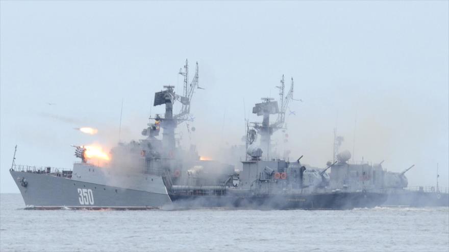 Un buque de guerra ruso lanza misiles crucero contra posiciones de Daesh en Palmira desde el mar Mediterráneo.