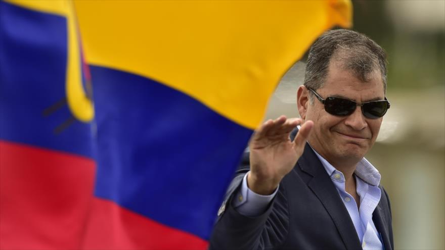 El expresidente de Ecuador Rafael Correa se despide de sus partidarios, 10 de julio de 2017.