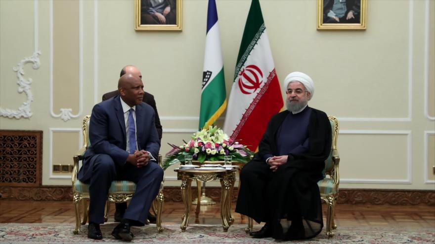 El presidente de Irán, Hasan Rohani, se reúne con Letsie III, el rey de Lesoto, en Teherán, la capital iraní, 6 de agosto de 2017.