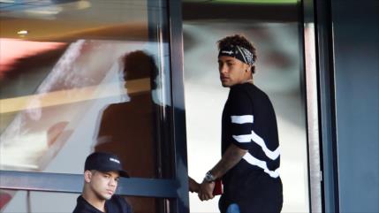 Hinchas del Barcelona a Neymar: ‘Aquí no te queremos, muérete’
