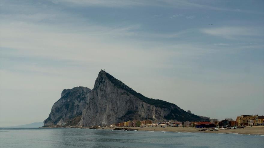Peñón de Gibraltar visto desde la ciudad fronteriza española de la Línea de la Concepción.