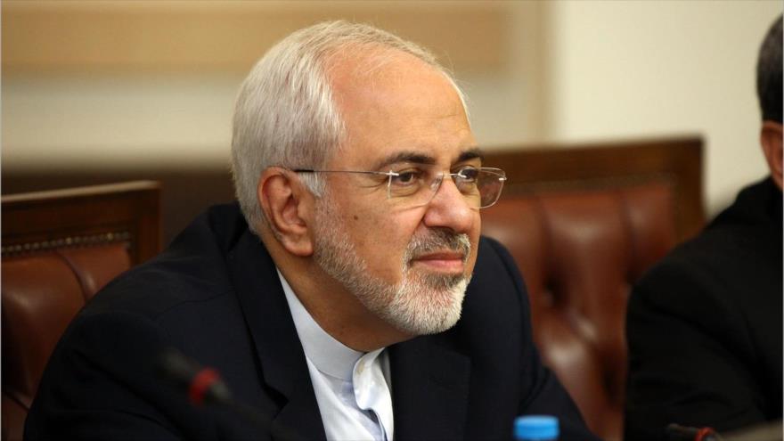 El canciller iraní, Mohamad Yavad Zarif en una reunión con un grupo de parlamentarios iraníes, 9 de agosto de 2017