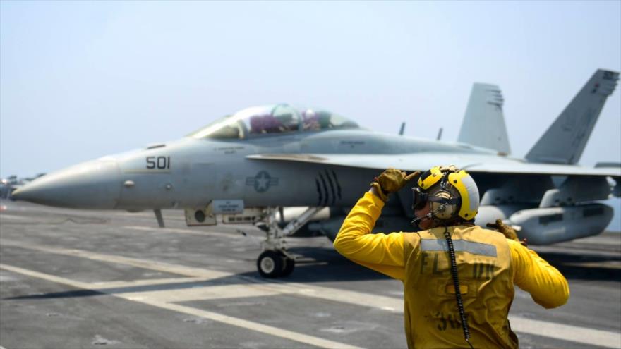 Un avión de guerra electrónica estadounidense EA-18G Growler despegando desde el portaaviones USS Nimitz (CVN-68), 25 de julio de 2017.