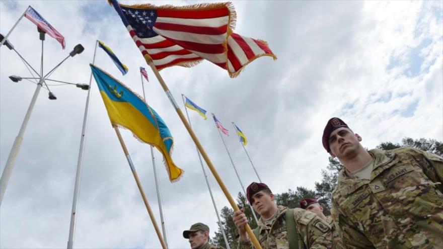 Soldados ucranianos y estadounidenses realizan ejercicios militares conjuntos en Yavoriv, en el oeste de Ucrania.