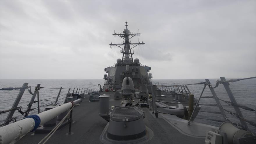 El destructor USS John S. McCain de la Marina de EE.UU., en el mar de la China Meridional, 7 de enero de 2017.