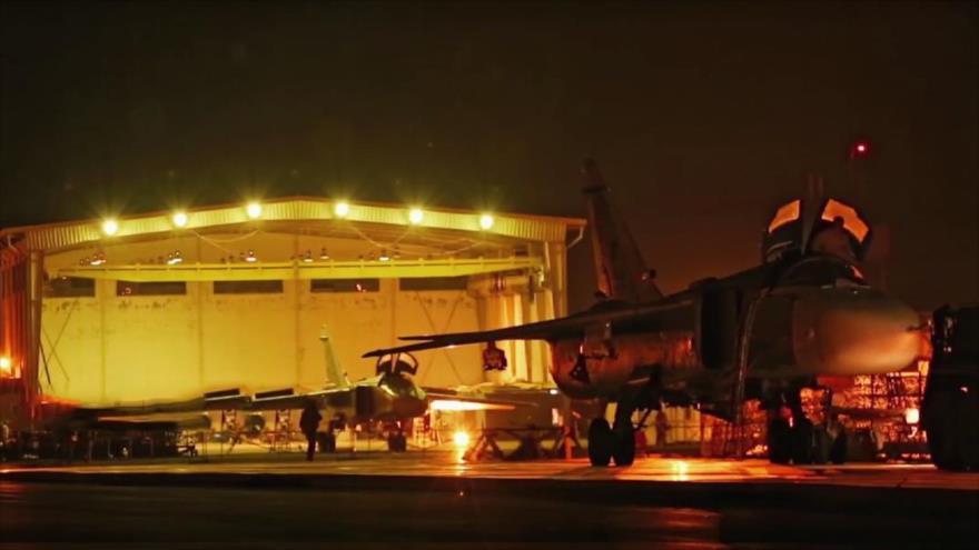 Aviones militares de las Fuerzas Aeroespaciales de Rusia en la base aérea de Hmeimim, en el noroeste de Siria, 8 de agosto de 2017.