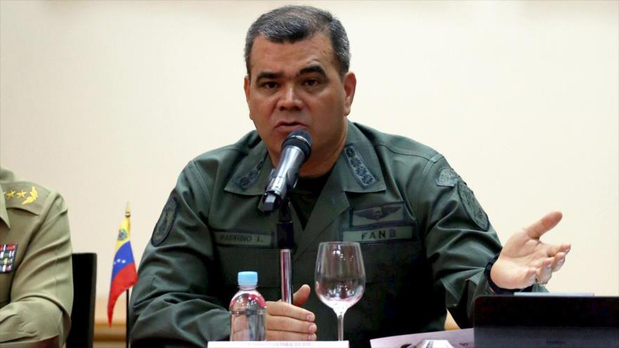 El ministro de Defensa de Venezuela, Vladimir Padrino López, habla en una reunión con altos cargos militares del país.