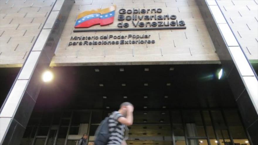 La entrada del edificio de la Cancillería de Venezuela en Caracas.