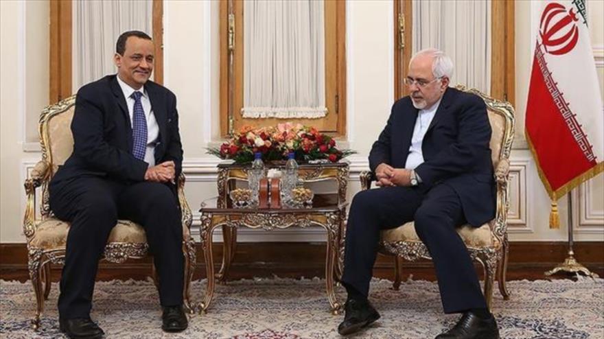 El canciller iraní, Mohammad Javad Zarif, y el enviado especial de la ONU para Yemen, Ismail Ould Sheij Ahmed, en Teherán, capital persa, 12 de agosto de 2017.