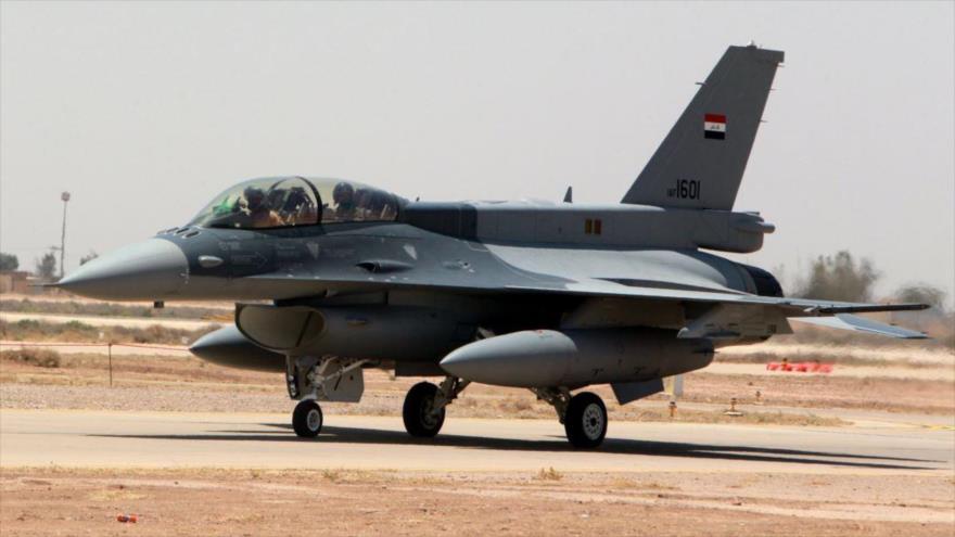 Un avión de combate tipo F-16 de la Fuerza Aérea de Irak en la base de Balad, en la provincia de Salah al-Din (centro de Irak).