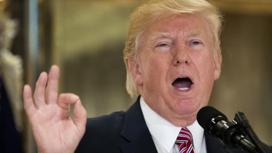 El presidente de EE.UU., Donald Trump, habla desde Torre Trump en Nueva York, 15 de agosto de 2017.