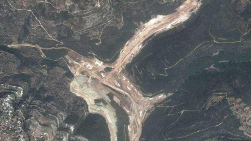 Imagen de satélite difundida por medios israelíes que supuestamente muestra una fábrica de misiles Scud en Siria.