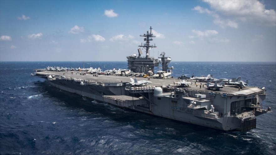 El portaaviones USS Carl Vinson de EE.UU. opera en el mar de la China Meridional, 8 de abril de 2016.