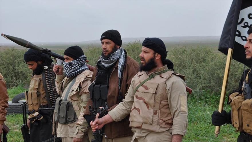 Integrantes del grupo terrorista EIIL (Daesh, en árabe) desplegados en una región en el norte de Irak.