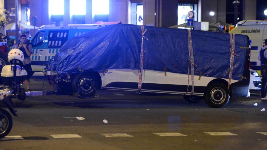 La furgoneta de los terroristas que atropelló a la gente en Las Ramblas, en Barcelona, 17 de agosto de 2017.