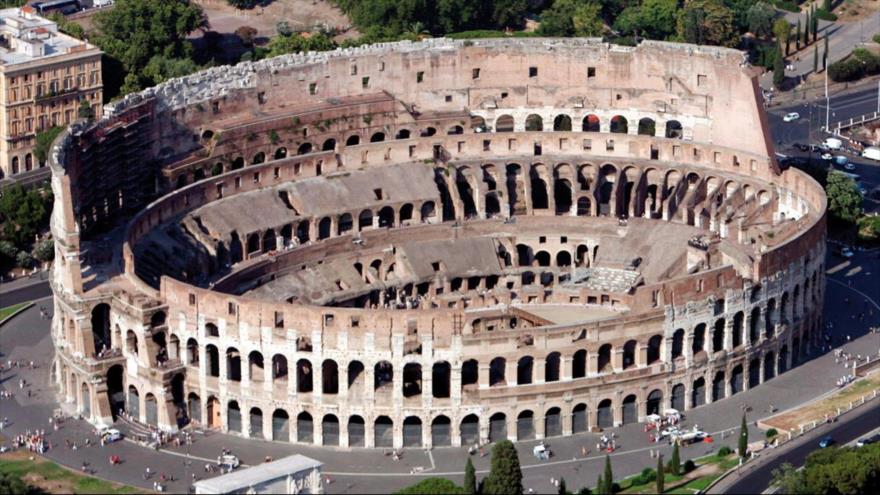 El Coliseo romano en la capital de Italia, Roma.