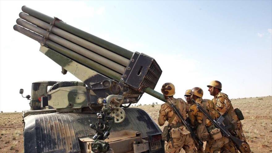 Una unidad de artillería móvil del ejército iraní en una maniobra militar.