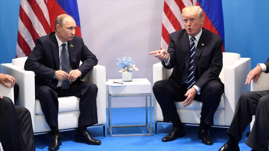 El presidente de EEUU, Donald Trump (dcha.), se reúne con su homólogo ruso, Vladimir Putin, 7 de julio de 2017, Alemania.
