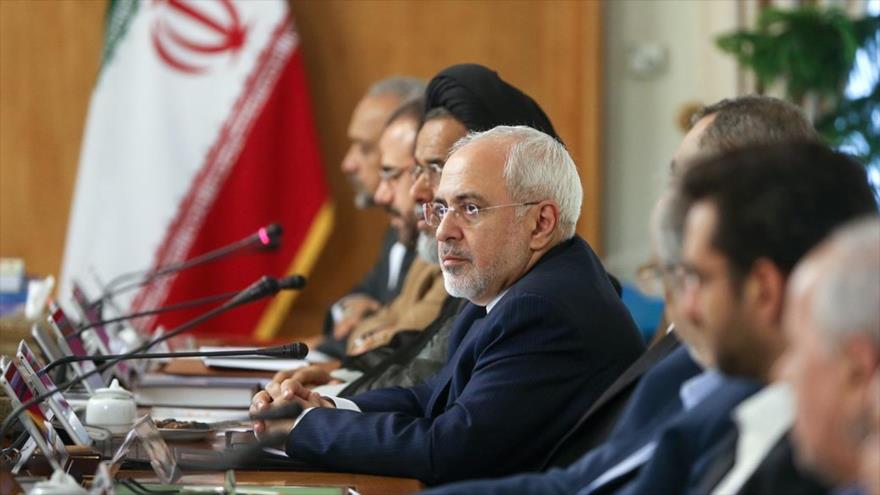 El canciller iraní, Mohamad Yavad Zarif, en la primera sesión del nuevo Gobierno persa, celebrada en Teherán (la capital de Irán), 20 de agosto de 2017.