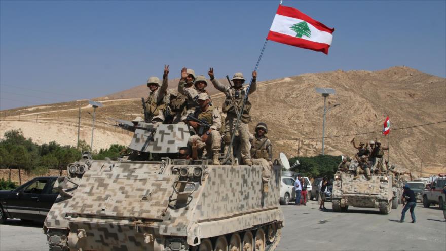 Soldados del Ejército libanés a bordo de vehículos blindados en Ras Baalbeck, zona este y limítrofe con Siria, 21 de agosto de 2017.