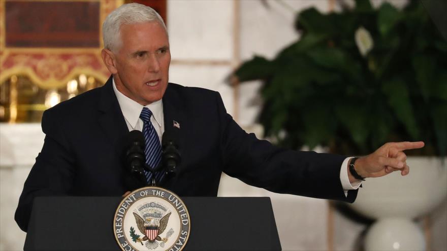 El vicepresidente estadounidense, Mike Pence, habla durante una reunión con venezolanos que emigraron a EE.UU., 23 de agosto de 2017.