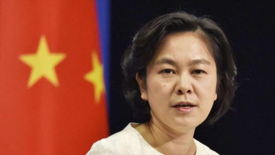 La portavoz de la Cancillería china, Hua Chunying, habla en una conferencia de prensa en Pekín (capital).