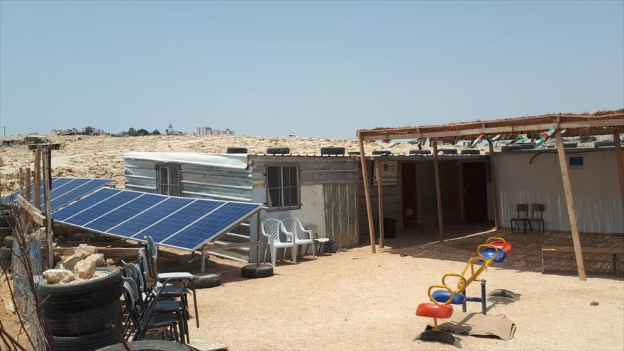 Una escuela primaria construida para los niños de la comunidad beduina palestina en Cisjordania ocupada.