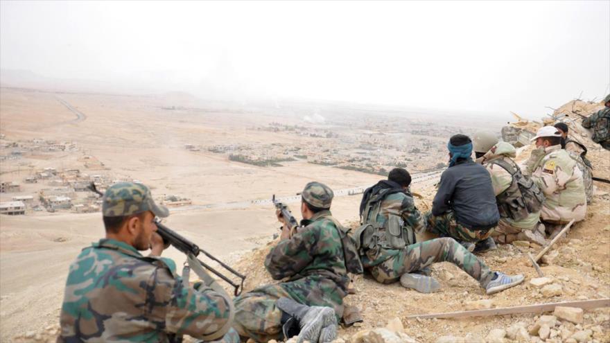 Fuerzas del Ejército de Siria se atrincheran en las alturas de la provincia oriental de Deir al-Zur.