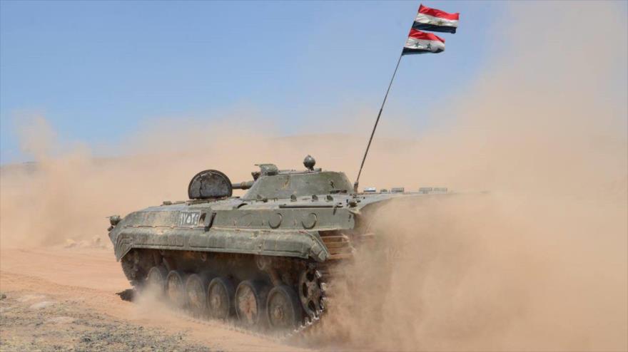 Un tanque del Ejército sirio desplegado en el centro del país.