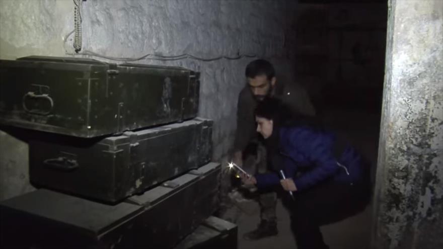 La periodista búlgara Dilyana Gaytandzhiev descubre armas de fabricación búlgara en Alepo, Siria.