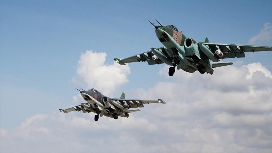 Dos aviones Sujoi Su-25 de las Fuerzas Aeroespaciales de Rusia en la base aérea de Hmeimim, en Siria.