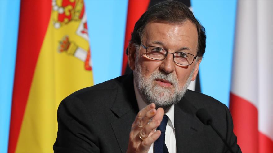El presidente del Gobierno español, Mariano Rajoy, interviene en una rueda de prensa en París (Francia), 28 de agosto de 2017.