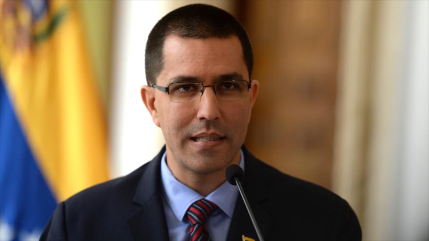 El canciller de Venezuela, Jorge Arreaza, habla en una conferencia de prensa en Caracas, 12 de agosto de 2017.