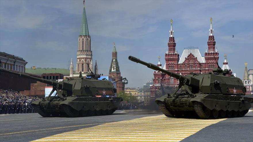 Tanques rusos T-14 de Armata en el desfile militar del Día de la Victoria en la Plaza Roja, en Moscú, 9 de mayo de 2015.