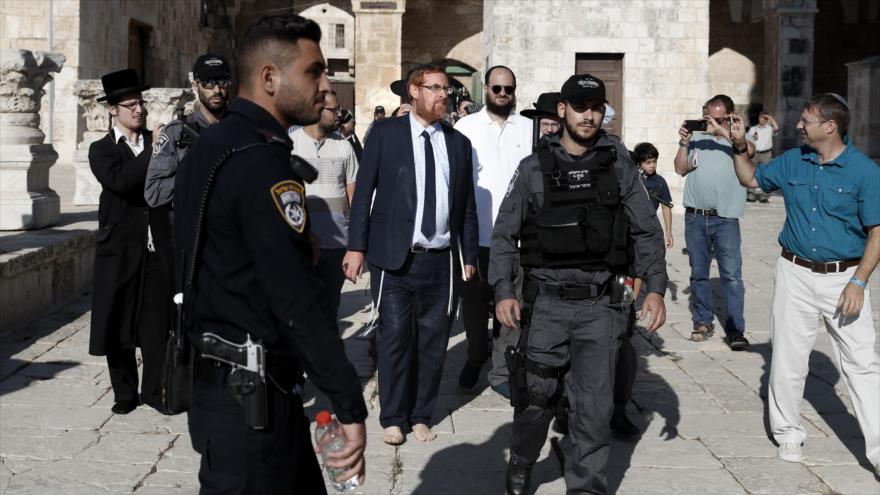 El diputado israelí y rabino, Yehuda Glick, entra en la Explanada de las Mezquitas, 29 de agosto de 2017.