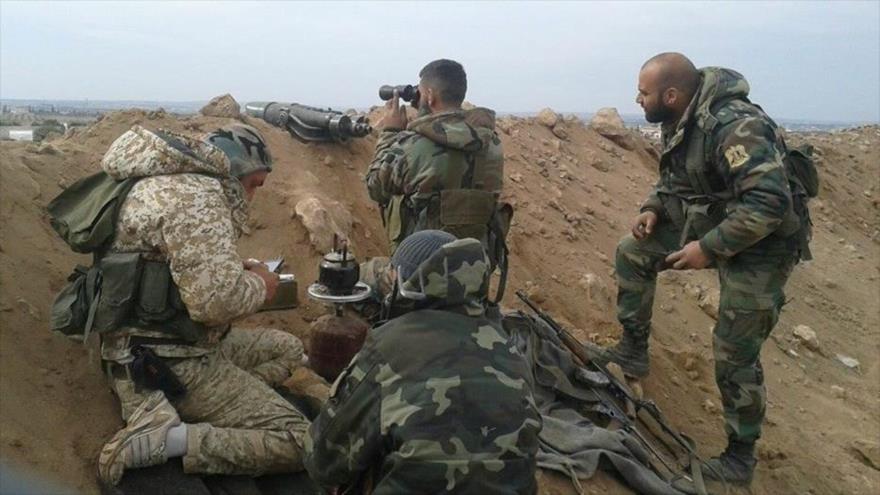 Integrantes del Ejército de Siria en la provincia de Deir al-Zur, en noreste del territorio sirio.
